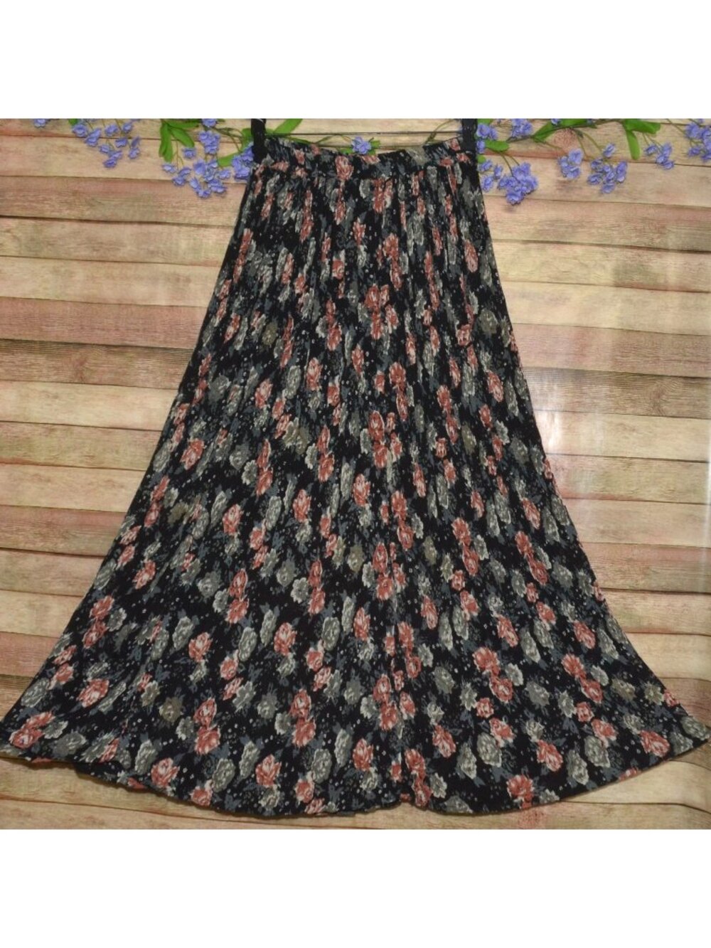 VTG 90's Dark Floral Boho Crinkle Maxi Skirt Size M Romantic Pull On Broomstick
